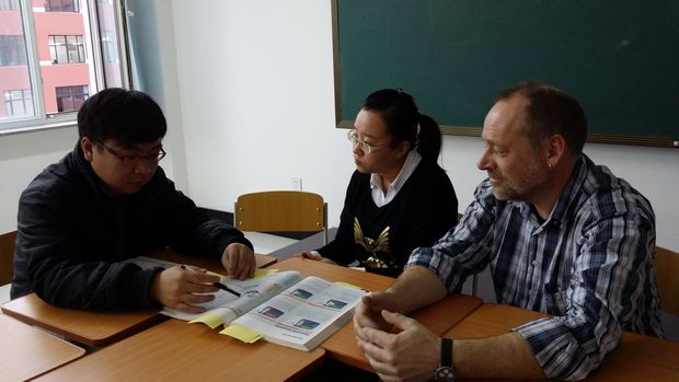 电子系邀请来校德国专家马亚进行教学经验交流会