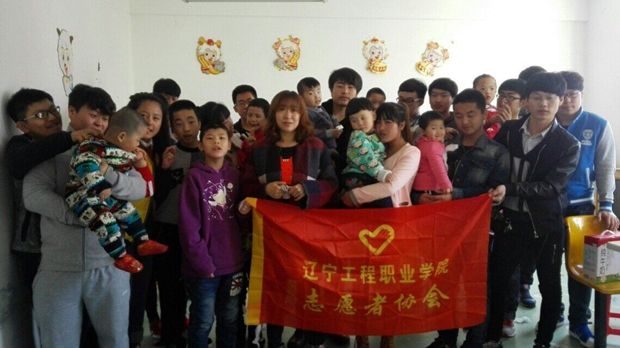 社团联合会志愿者协会开展“延伸爱心舞台 携手温情世界”志愿服务活动