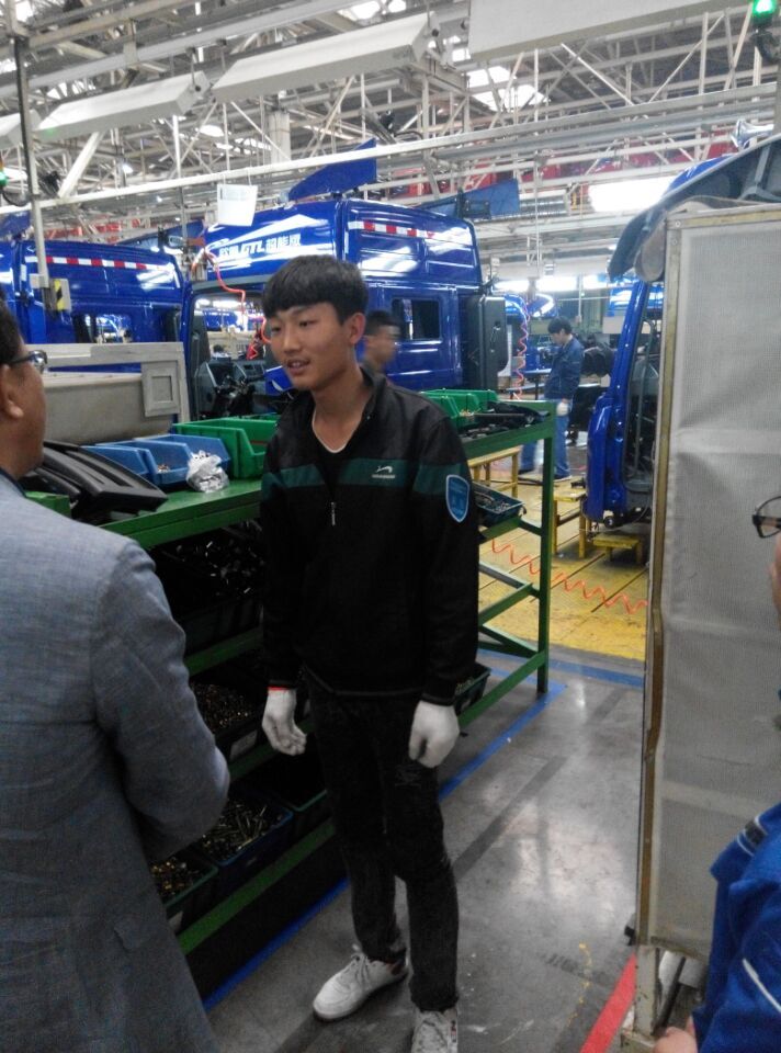 汽车工程系教师到北汽福田汽车工厂看望实习学生