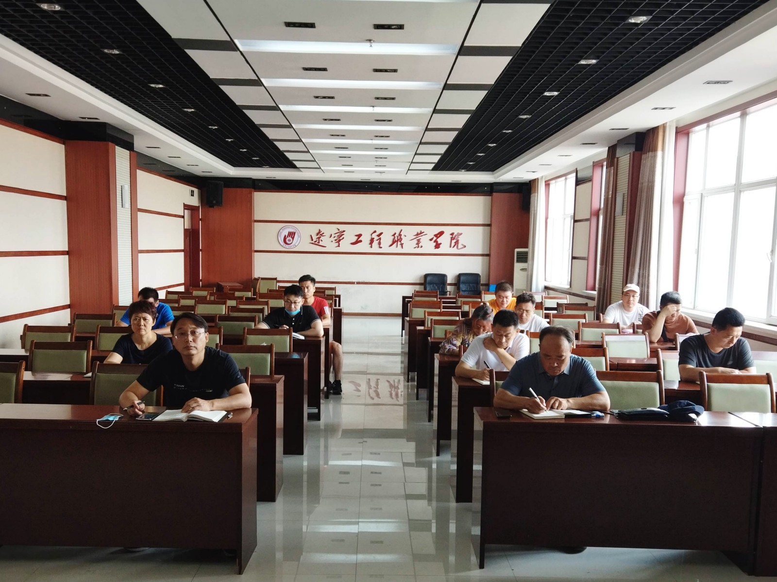 辽宁工程职业学院召开党委扩大会议专门研究部署2022届毕业生就业工作